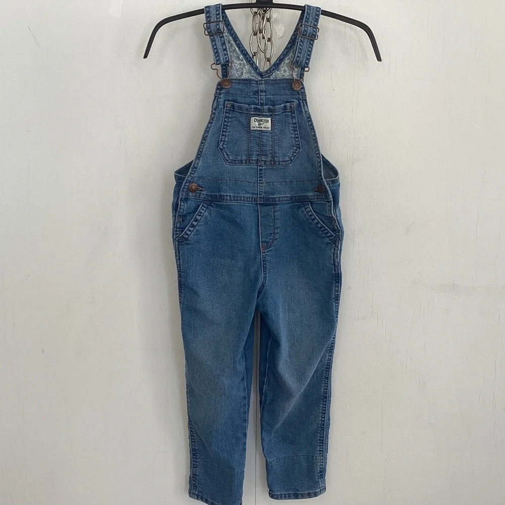 Osh Kosh light wash medium weight denim overalls with front + back logos Sz 5t